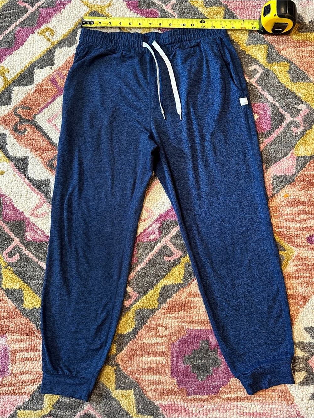 Vuori Jogger Pants NO size tag.